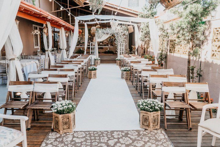 fresh and bright wedding decor